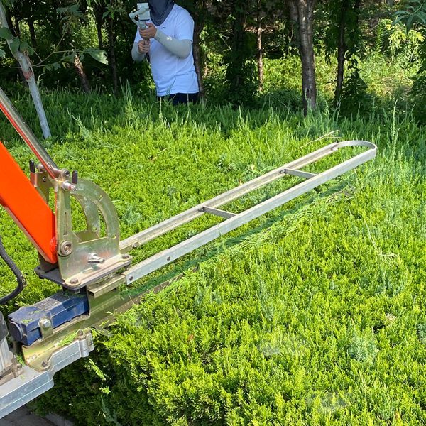 场景图26 City Roadside Green Belt Trimmer Ride-on Trimmer Fully Automatic Hedge Trimmer Lawn Mower